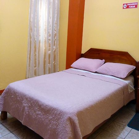 Hostal Leon Dormido プエルト・バケリソ・モレノ エクステリア 写真
