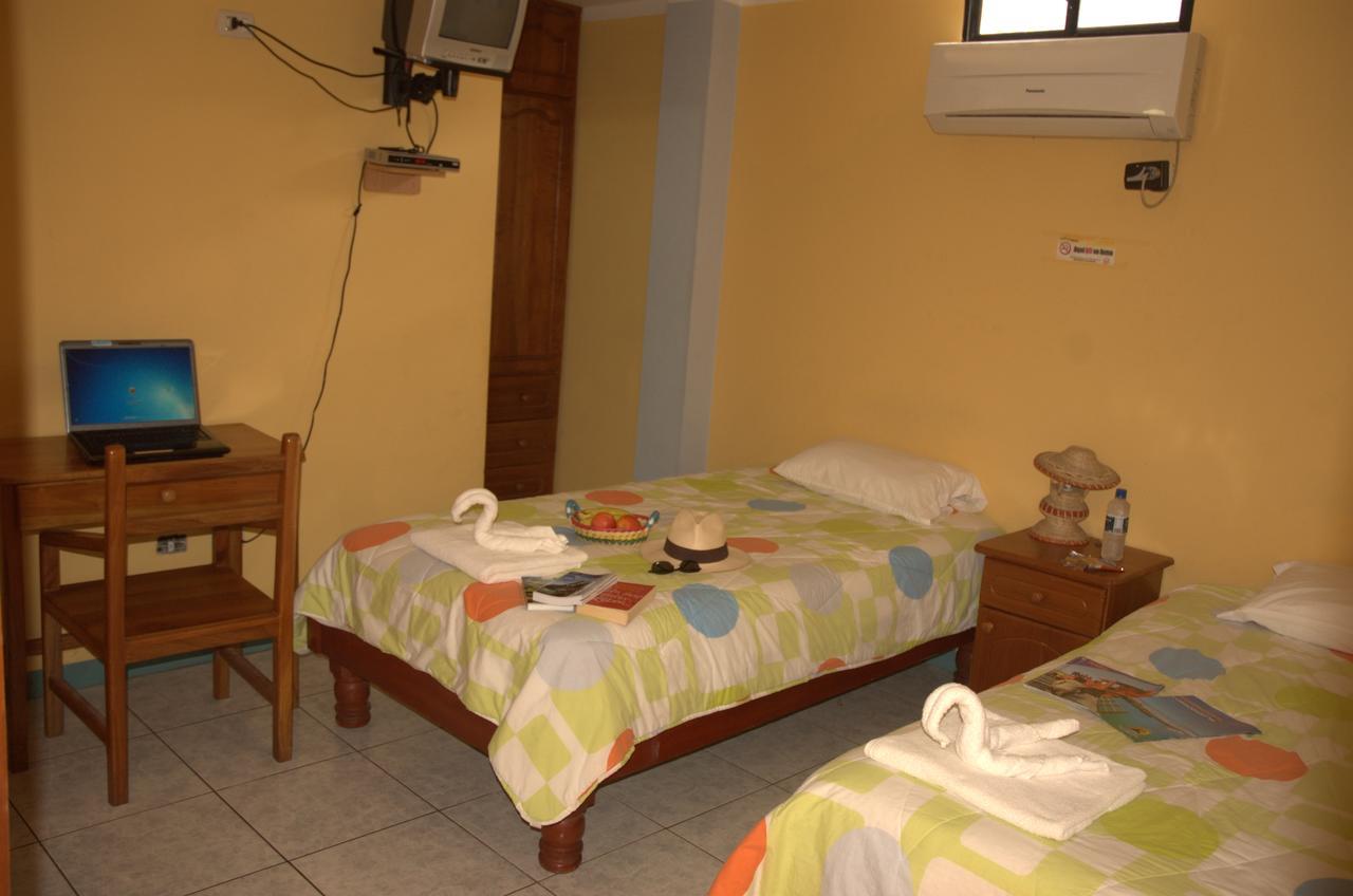 Hostal Leon Dormido プエルト・バケリソ・モレノ エクステリア 写真
